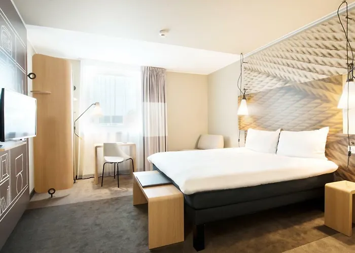 格但斯克老城宜必思酒店 2*