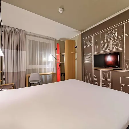 Ibis Stare Hotell 2*